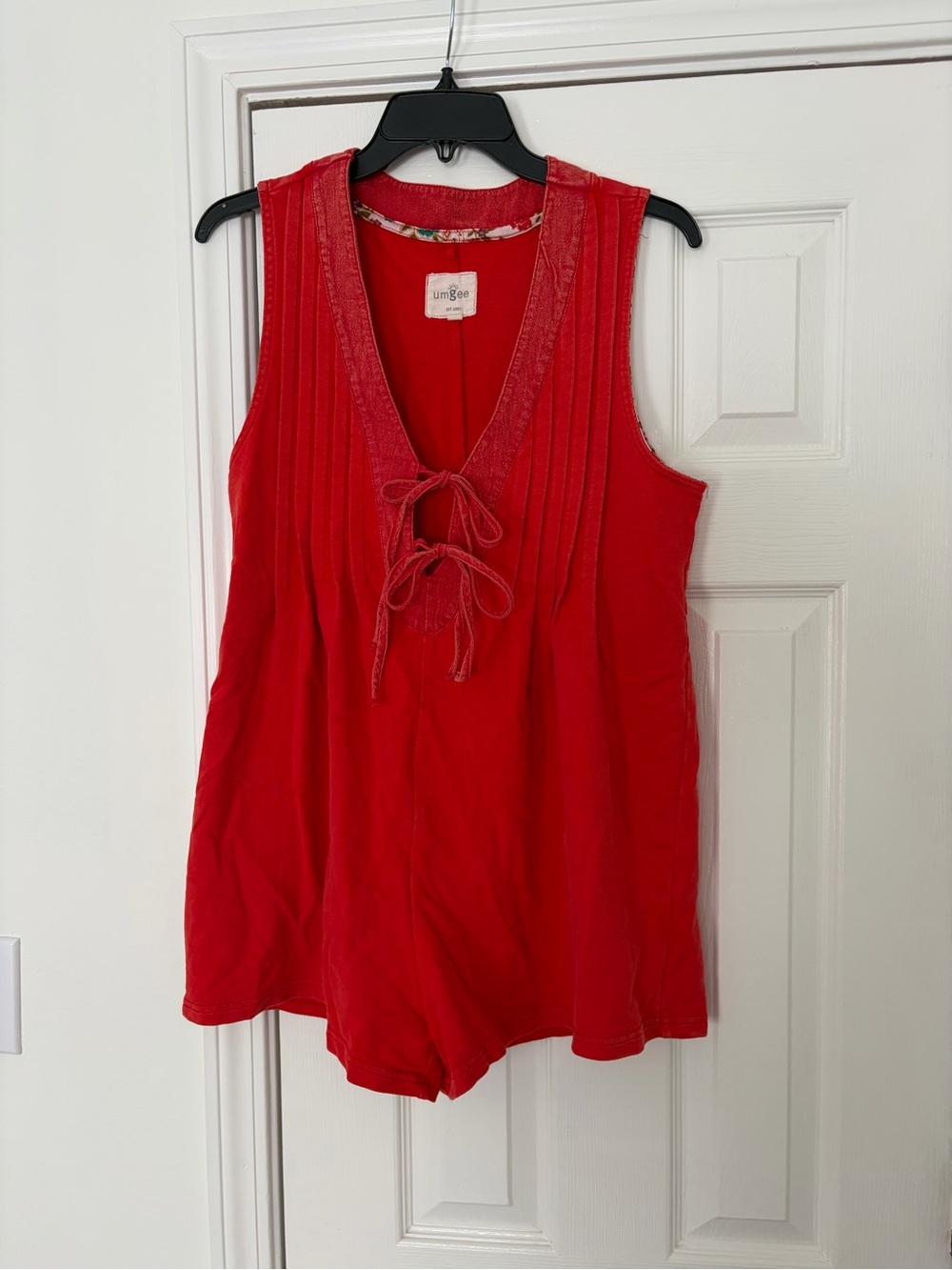 Red Sleeveless, v-neck front Tie Women's romper